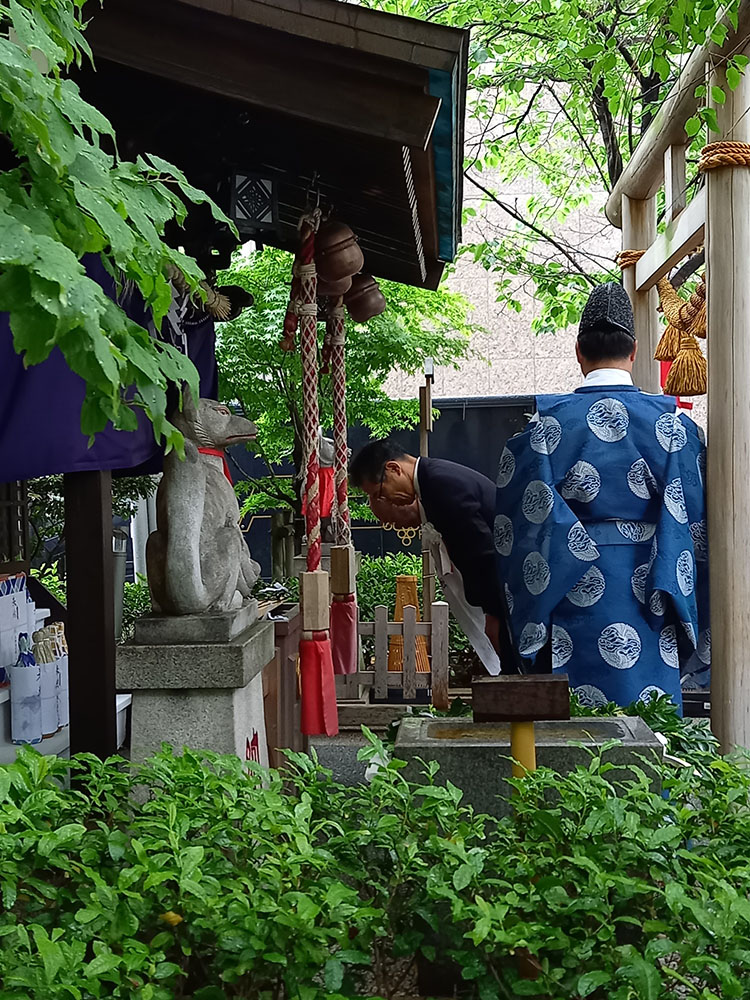 写真：参拝の様子