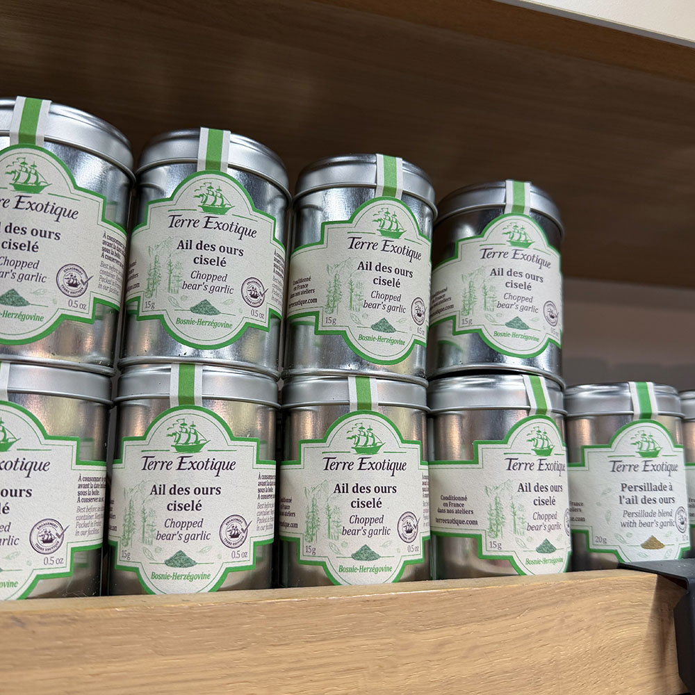 写真：店頭での日本茶の販売