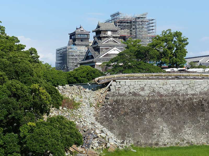 写真：工事中の熊本城
