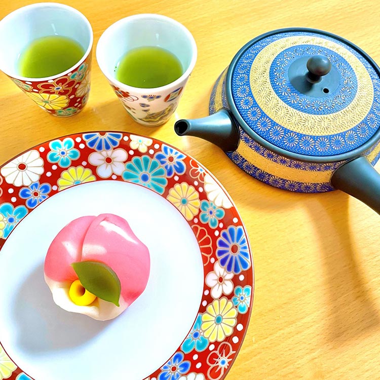 写真：日本茶と生菓子