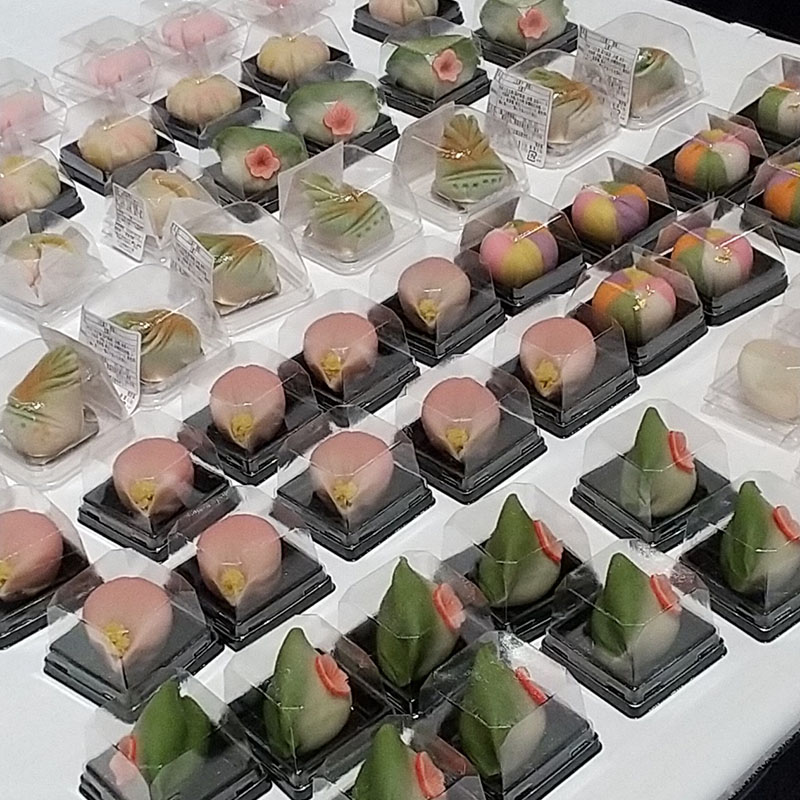 写真:並んだ生菓子